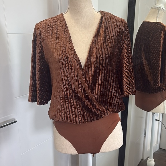 Moon River Velvet Bodysuit with Wrapped Bodice - Picture 3 of 7